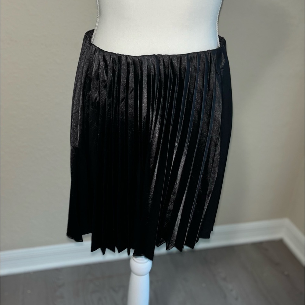 Lulus ‘Feeling Snazzy’ Black Satin Pleated Mini Skirt, NWT - Picture 6 of 8